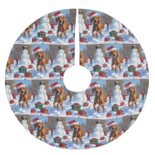Vizsla läuft in Snow mit Weihnachtshut Polyester Weihnachtsbaumdecke