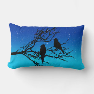 Vögel auf einem Zweig, Schwarz gegen Abend Blaue Lendenkissen
