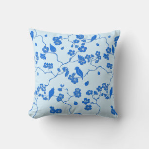 Vögel auf Kirschblüten Blau auf Blau Kissen