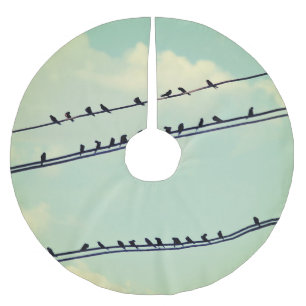 Vögel auf Leitungen, vintage blauer Himmel. Polyester Weihnachtsbaumdecke
