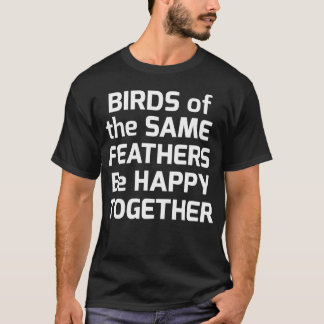 Vögel derselben Federn sind glücklich zusammen Fam T-Shirt