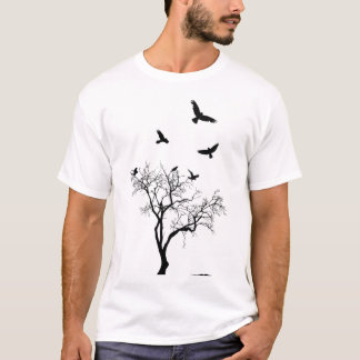 Vögel fliegen vom getragenen und tattered T-Shirt
