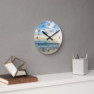 Vögel im Flug über dem Ozean Runde Wanduhr