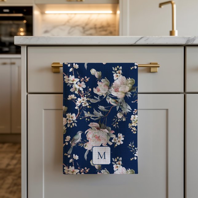 Vögel in Blüten Navy Blau Wasserfarbe Monogramm  Geschirrtuch (Chinoiserie Bird in Blossom Kitchen Towel)