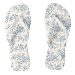 Vögel und Kirschblüten in Blau und Creme Flip Flops