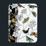 Vögel und Schmetterlinge im schwarz-weißen Hinterg Magnet<br><div class="desc">Die Künstlerin Chariklia Zarris ist ein talentierter Maler und Designer. Sie malt gerne Vögel und wilde Tiere,  und dieses Bild ist keine Ausnahme. Die lebhaften Farben von Vögeln und Schmetterlingen werden durch die schwarz-weißen Zweige im Hintergrund hervorgehoben.</div>