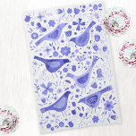 Vogel und Wildblume Wasserfarbe Blau Weiß Geschirrtuch<br><div class="desc">Moderne und zeitgenössische Aquarellvögel und wild lebende Blume in Perkellblau auf weißem Hintergrund. Originelle Kunst von Nic Squirrell.</div>