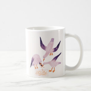 Vögel versammeln sich – Whimsische Naturszene Kaffeetasse