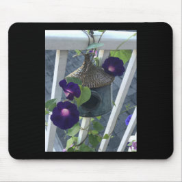 Vogelhaus mit Prunkwinden Mousepad
