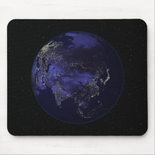 Volle Erde nachts Stadtlichter zeigend Mousepad