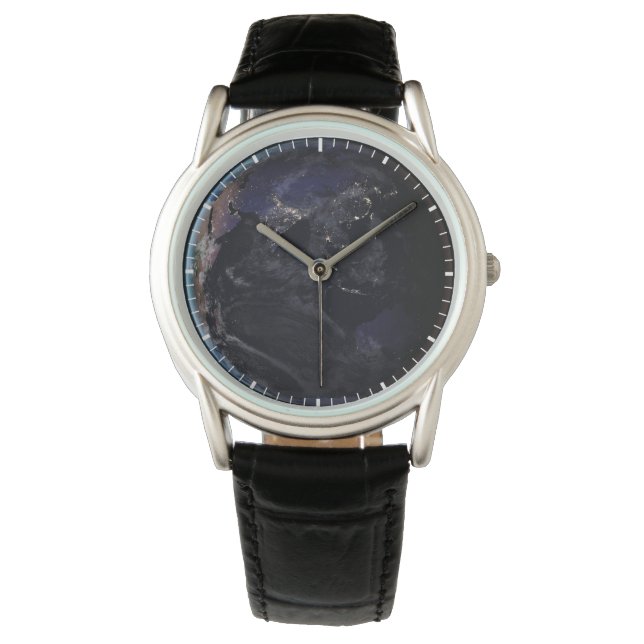 Voller Erde, die die Lichter Asiens in der Nacht z Armbanduhr (Vorderseite)