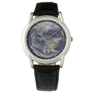 Voller Erde mit einem mächtigen Wintersturm. Armbanduhr