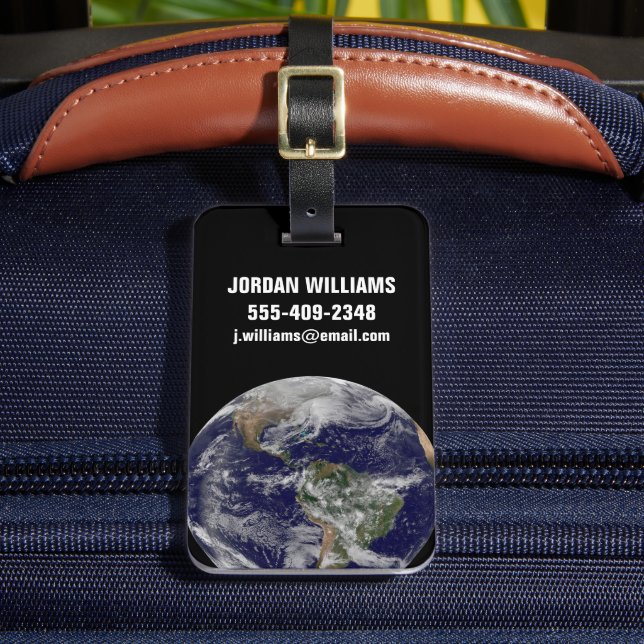 Voller Erde mit einem mächtigen Wintersturm. Gepäckanhänger (Vorderseite Insitu 2)