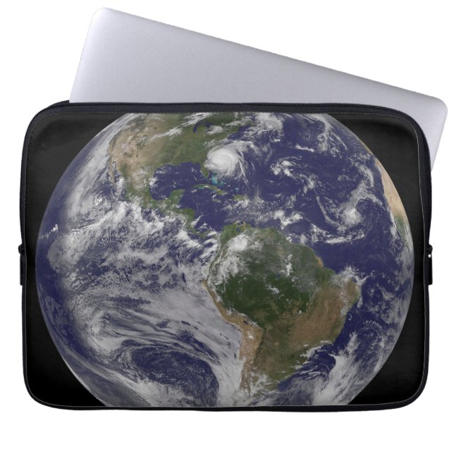 Voller Erde mit Hurrikan Irene an der Ostküste. Laptopschutzhülle (Vorderseite)