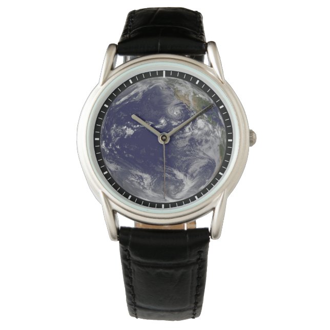 Voller Erde mit verschiedenen tropischen Stürmen. Armbanduhr (Vorderseite)