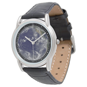 Voller Erde mit verschiedenen tropischen Stürmen. Armbanduhr