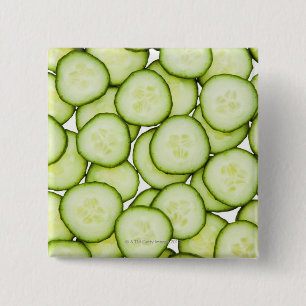 Voller Rahmen der geschnittenen Gurke, auf Weiß Button