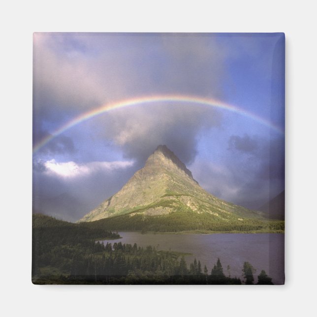 Voller Regenbogen und stürmischer Himmel über Grin Magnet (Vorne)