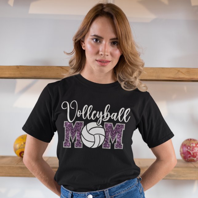 Volleyball Mom cute bright Purple text T-Shirt (Von Creator hochgeladen)