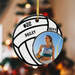 Volleyball Name Jersey Nummer Foto Keepake Keramik Ornament<br><div class="desc">Dieses Design verfügt über einen Volleyballhintergrund mit Platz für einen Namen, eine Nummer und ein Foto. Klicken Sie auf die Schaltfläche Anpassen für mehr Flexibilität beim Anpassen des Textes! Variationen dieses Designs sowie der Koordinationsprodukte sind in unserem Shop, zazzle.com/store/doodlelulu, erhältlich. Kontaktieren Sie uns, wenn Sie dieses Design für ein bestimmtes...</div>