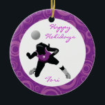 VolleyBall Ornament Personalize Digger<br><div class="desc">Feiern Sie Ihre Volleyballleidenschaft mit unserem Digger-Girl-Ornament. Personalisieren Sie es mit Stimmung, Namen und persönlicher Note und es wird sicher für die nächsten Jahre geschätzt! Im Ornament gibt es eine Grabfigur von Volleyball, Happy Holidays und einen Spielernamen auf der Vorderseite. Zurück kann personalisiert sein, zu sagen, was Sie wollen, um...</div>