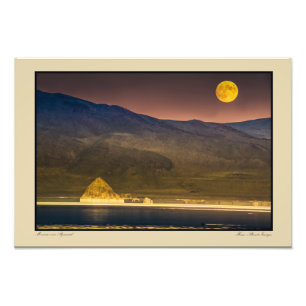 Vollmond-Aufstieg über Pyramide Fotodruck