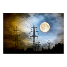 Vollmond mit Power-Türmen und -Linien