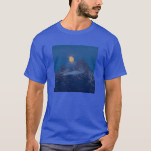 Vollmond steigt Grand Teton Driggs, Idaho T-Shirt