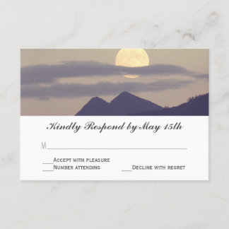 Vollmond steigt über Berge auf Hochzeitskarten RSVP Karte