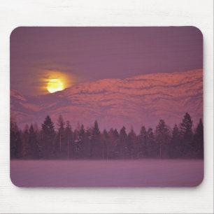 Vollmond steigt über dem Teakettle Mountain währen Mousepad
