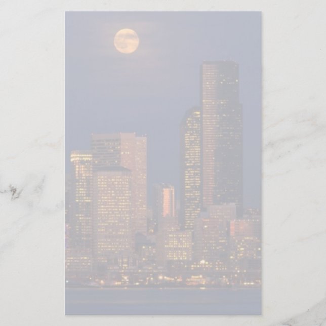 Vollmond steigt über die Skyline von Seattle Briefpapier (Vorderseite)