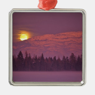 Vollmond steigt während der silbernes ornament