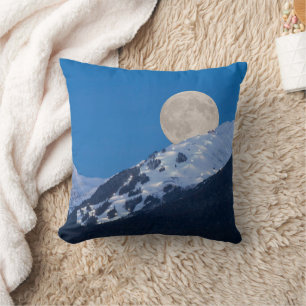 Vollmond über dem Alyeska-Skigebiet, Alaska Kissen