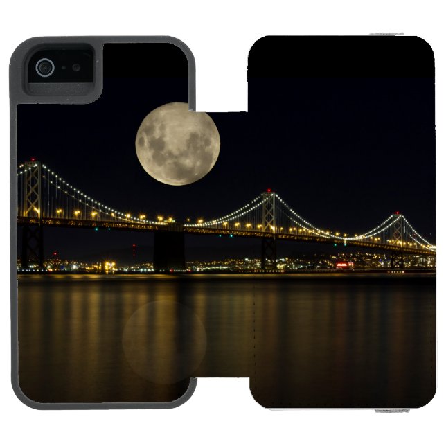 Vollmond über der Bucht Incipio iPhone Geldbeutel-Hülle (Folio Geöffnet)