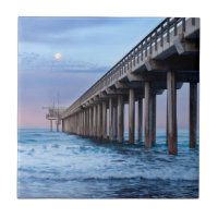 Vollmond über Pier, Kalifornien