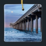 Vollmond über Pier, Kalifornien Keramikornament<br><div class="desc">USA, Kalifornien, La Jolla. Vollmond bei Morgengrauen über Scripps Pier, La Jolla Shows| Ann Collins / DanitaDelimont.com</div>