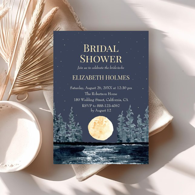 Vollmondwald und Brautparty am See Einladung (Full Moon Forest and Lake Bridal Shower Invitation on a boho table.)