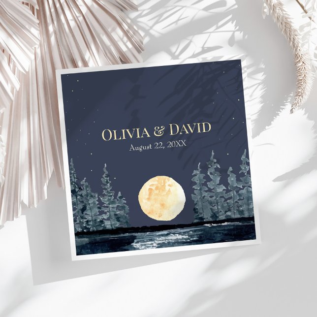 Vollmondwald und See Hochzeiten Napkins Serviette (Full Moon Forest and Lake Wedding Napkins on a sunny white table)