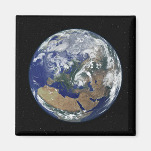 Vollständig beleuchtete Erde, zentriert auf Europa Magnet