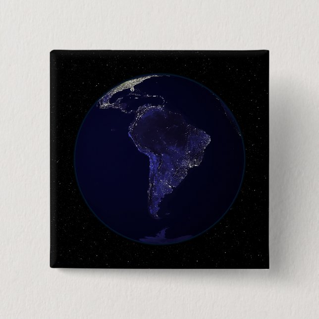 Vollständige Erde in der Nacht mit Lichtern in den Button (Vorderseite)