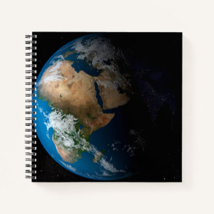 Vollständige Erde mit simulierten Wolken über Afri Notizbuch