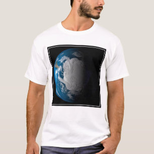 Vollständige Erde mit simulierten Wolken über der T-Shirt