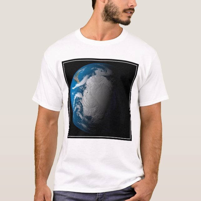 Vollständige Erde mit simulierten Wolken über der  T-Shirt (Vorderseite)