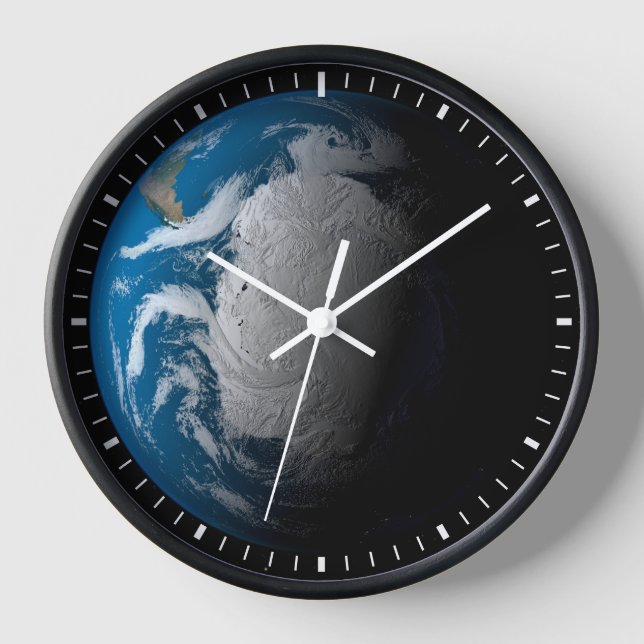 Vollständige Erde mit simulierten Wolken über der  Uhr (Vorderseite)