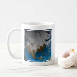 Vollständige Erde mit simulierten Wolken über Nord Kaffeetasse