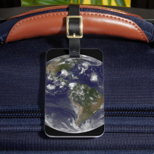 Vollständige Erde mit tropischen Stürmen im Atlant Gepäckanhänger