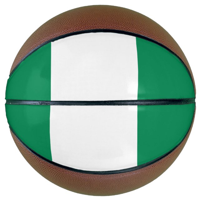 Vollständiger Basketball mit Flagge Nigerias (Vorderseite)