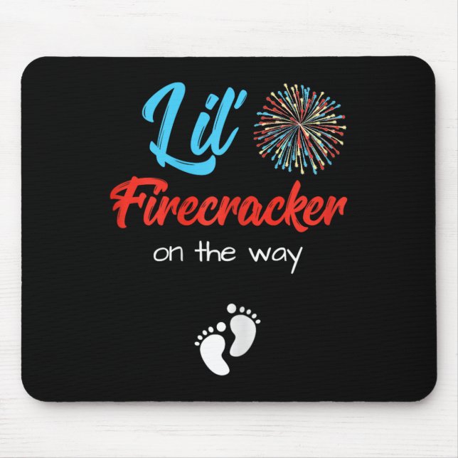 vom Juli Schwangerschaft Shirt Lil' Firecracker au Mousepad (Vorne)