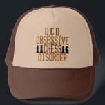 vom Schach besessen Truckerkappe<br><div class="desc">Ein lustiges Schachgeschenk für einen Schachsüchtigen. Ein kleiner Spaß Schach. Ich habe eine obskure, obsessive Schachstörung.</div>