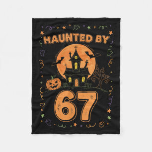 Von 67 lustigen Halloween-Geistern heimgesucht Fleecedecke